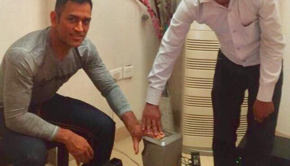 MS Dhoni’s Application for Aadhaar gets Leaked Online! Wife Sakshi Takes Offense for No Privacy!