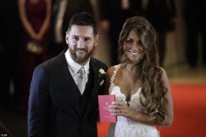 Read more about the article Lionel Messi Gets Married to His Childhood GF and Love of his life Antonella Roccuzzo!